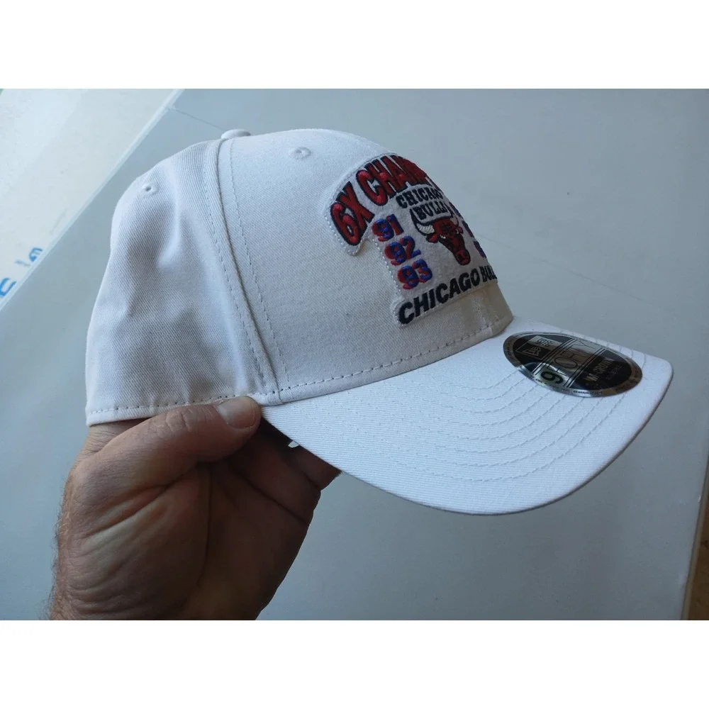 New Era 9FORTY Chicago Bulls 6x Champions M-Crown Adjustable Hat Cap OSFM New